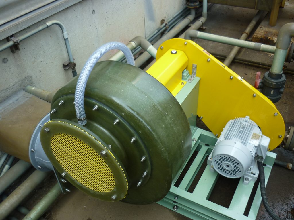 FRP送風機（FRPファン／FRPブロワ）製作例（九州　佐賀県武雄市　有限会社コウケン工場内）